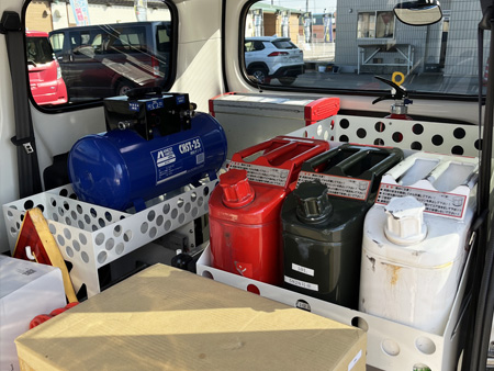 タンクやオイルを積んだラゲッジ