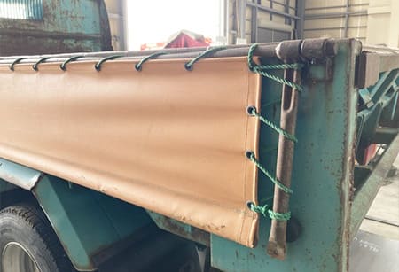 鉄骨に固定されたコボレーン