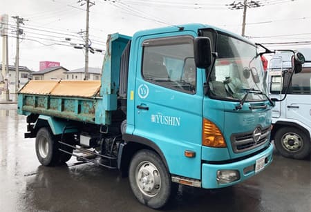 斜めから見たコボレーン付きトラック