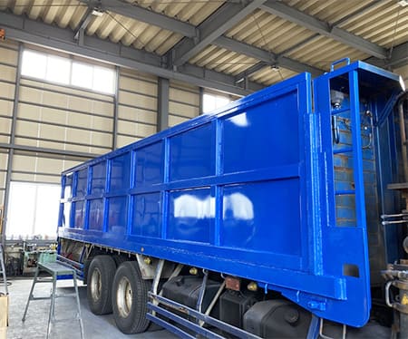 トラックアオリ部分を塗装