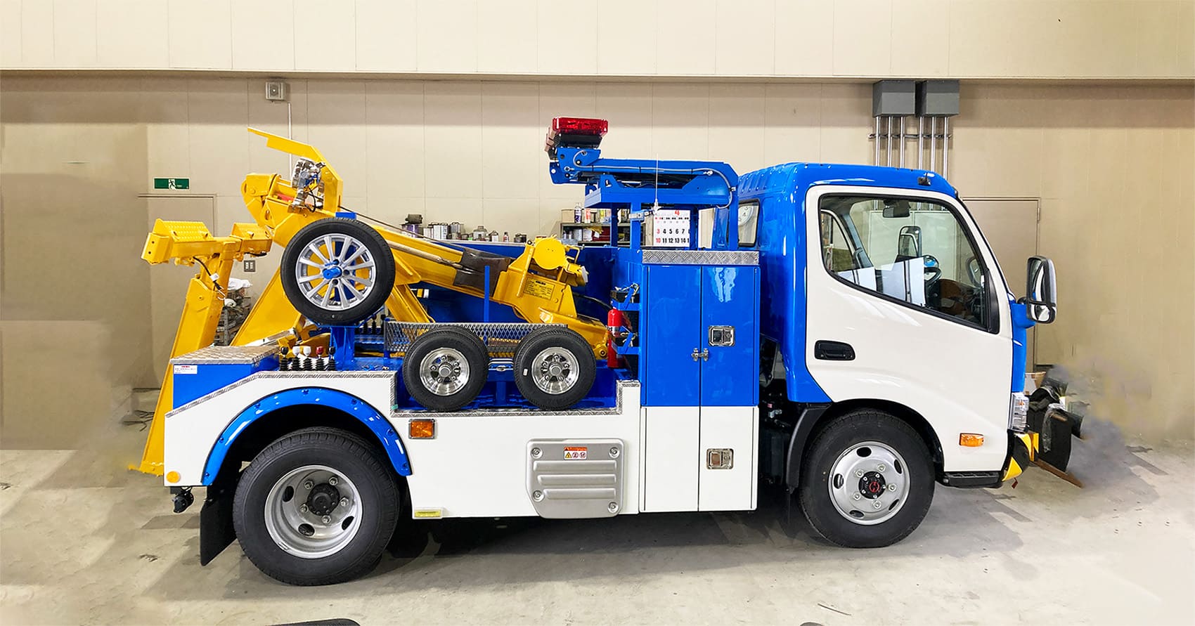 横から見たレッカー車